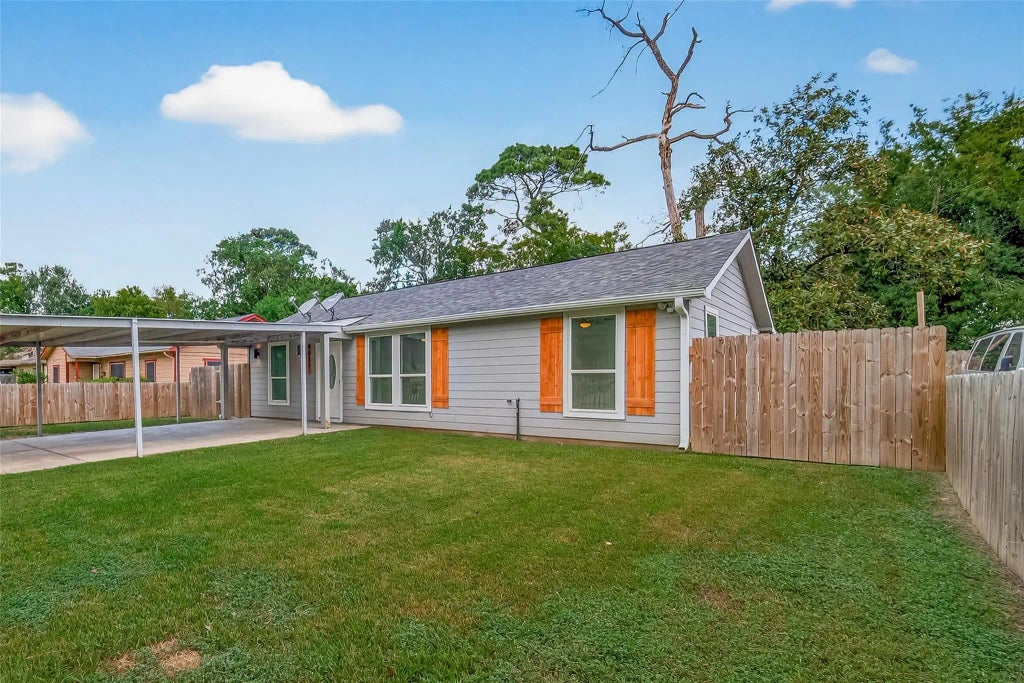 9037 Linda Vista Road, Houston