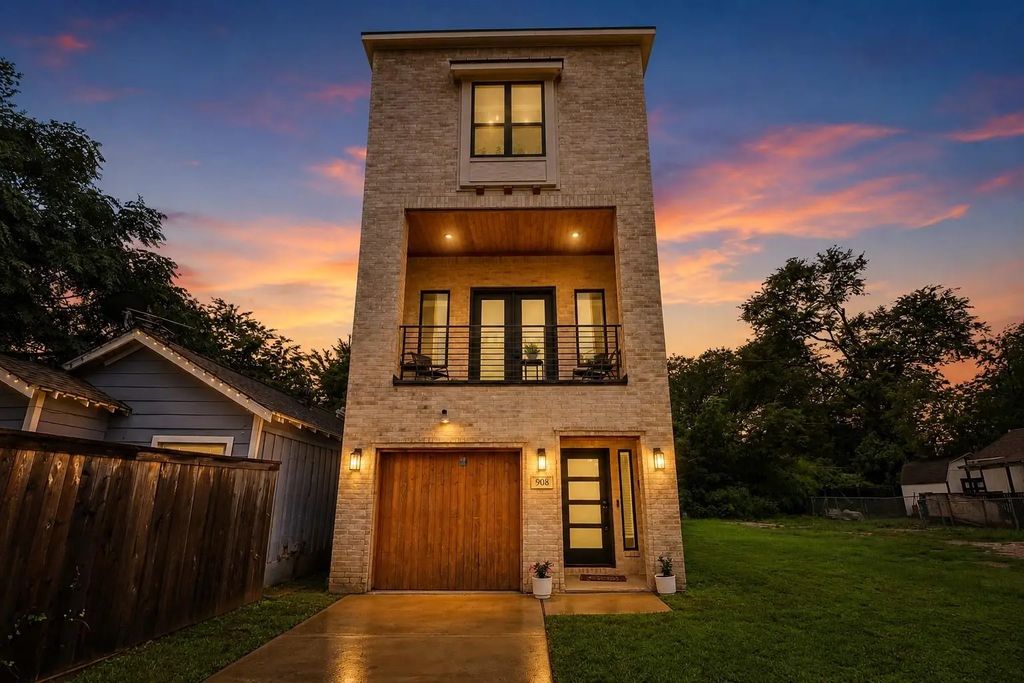 908 Muncie Avenue, Dallas