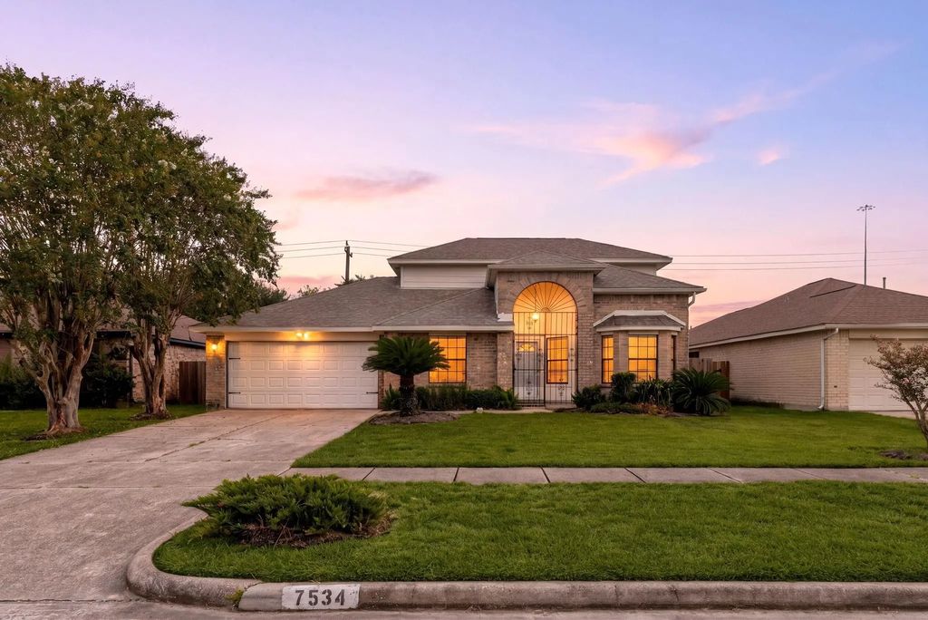 7534 Eight Willows Road, Houston