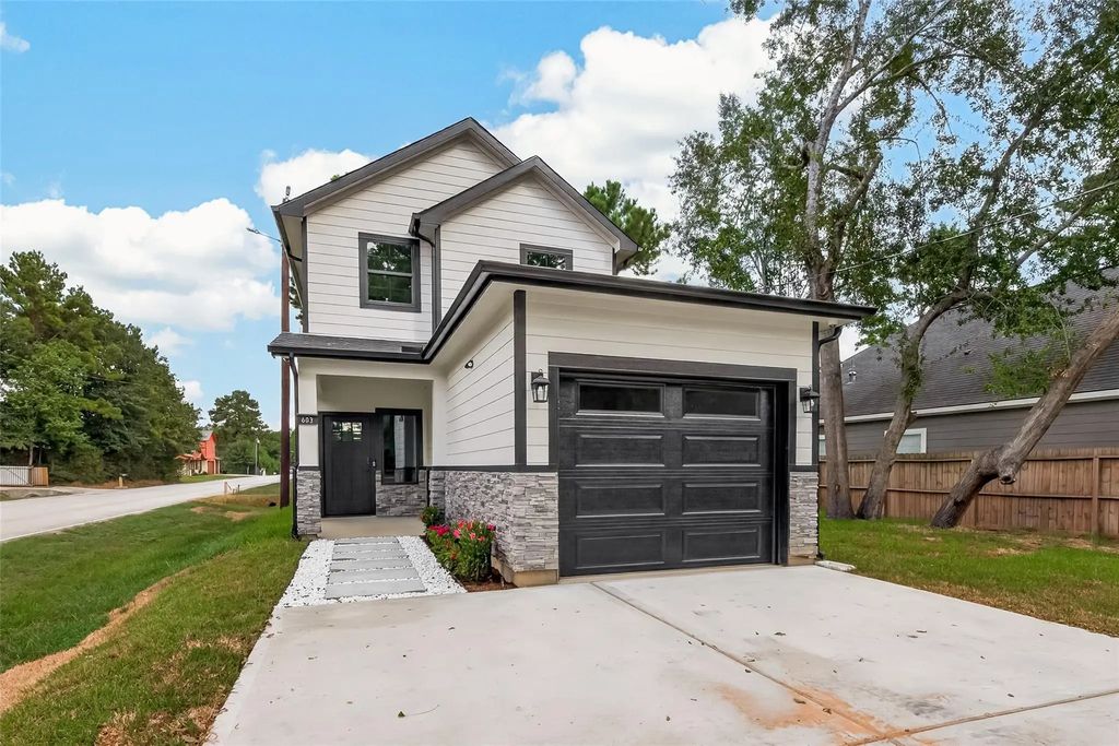 603 Texas Street, Tomball