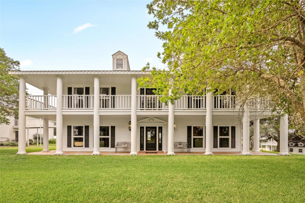 7023 Wolters Road, Schulenburg