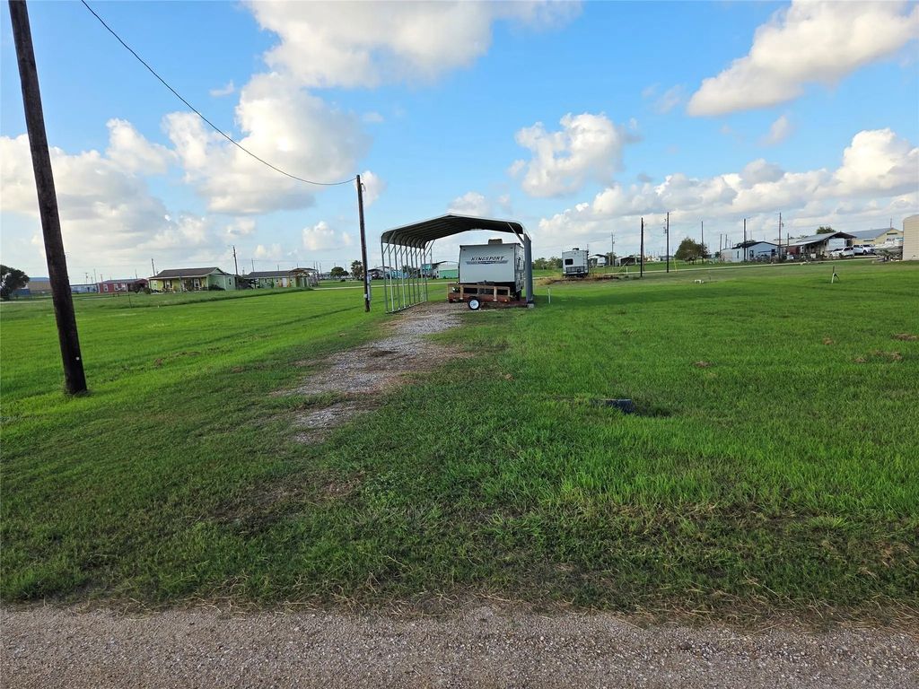 188 Coral Ln, Palacios
