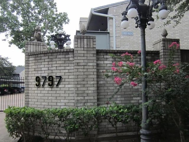 9797 Leawood Boulevard 106, Houston