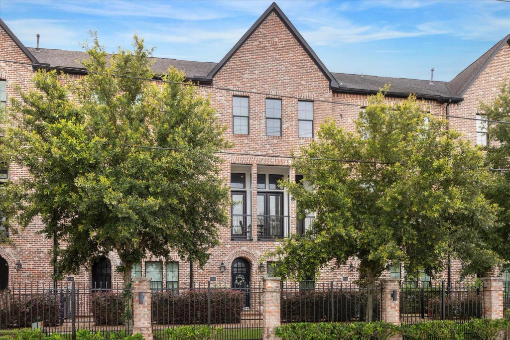 9520 London Bridge Station, Houston