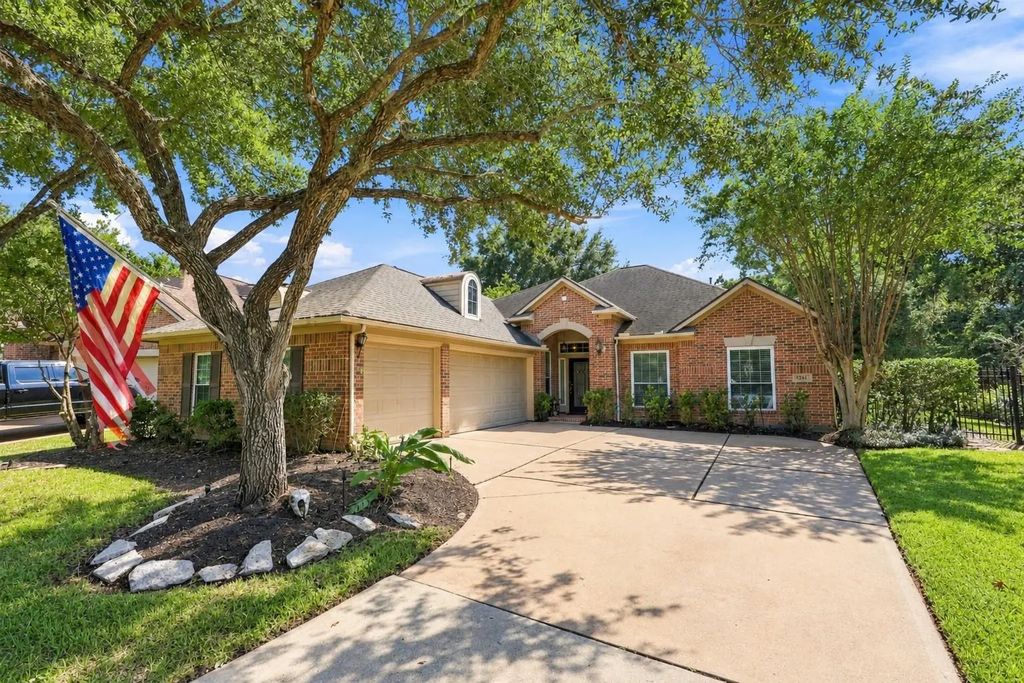 8742 Rippling Water Drive, Sugar Land