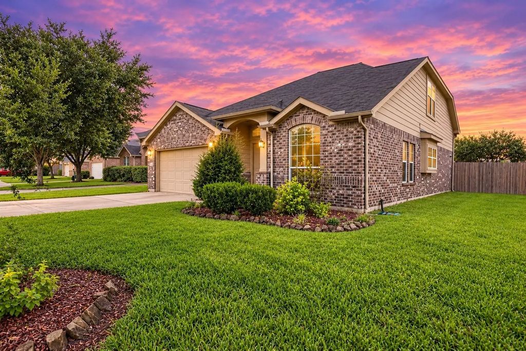 631 Honeysuckle Vine Drive, Rosenberg