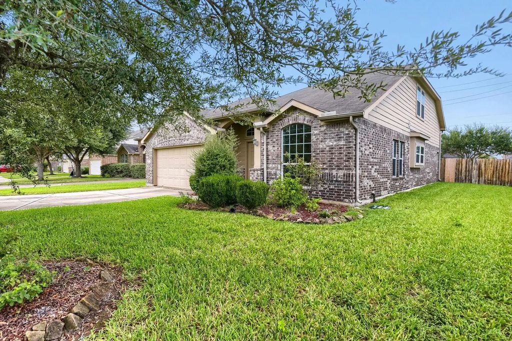 631 Honeysuckle Vine Drive, Rosenberg