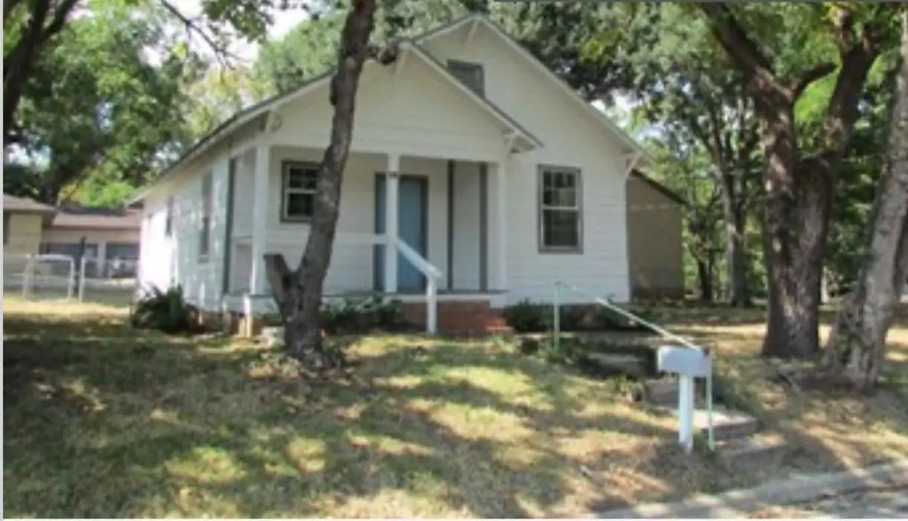 803 Burch Street, Brenham