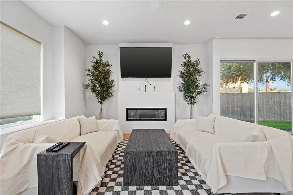 5203 Texas Street, Houston