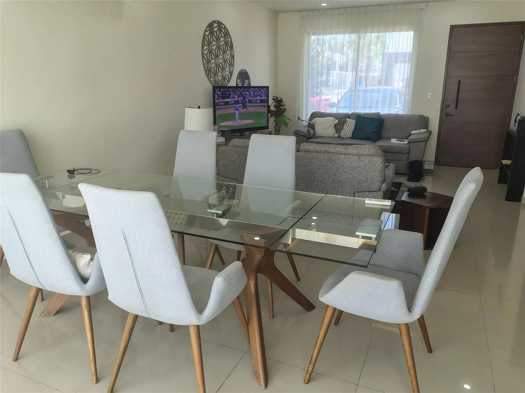 12 Chamcmool Avenue 24, 