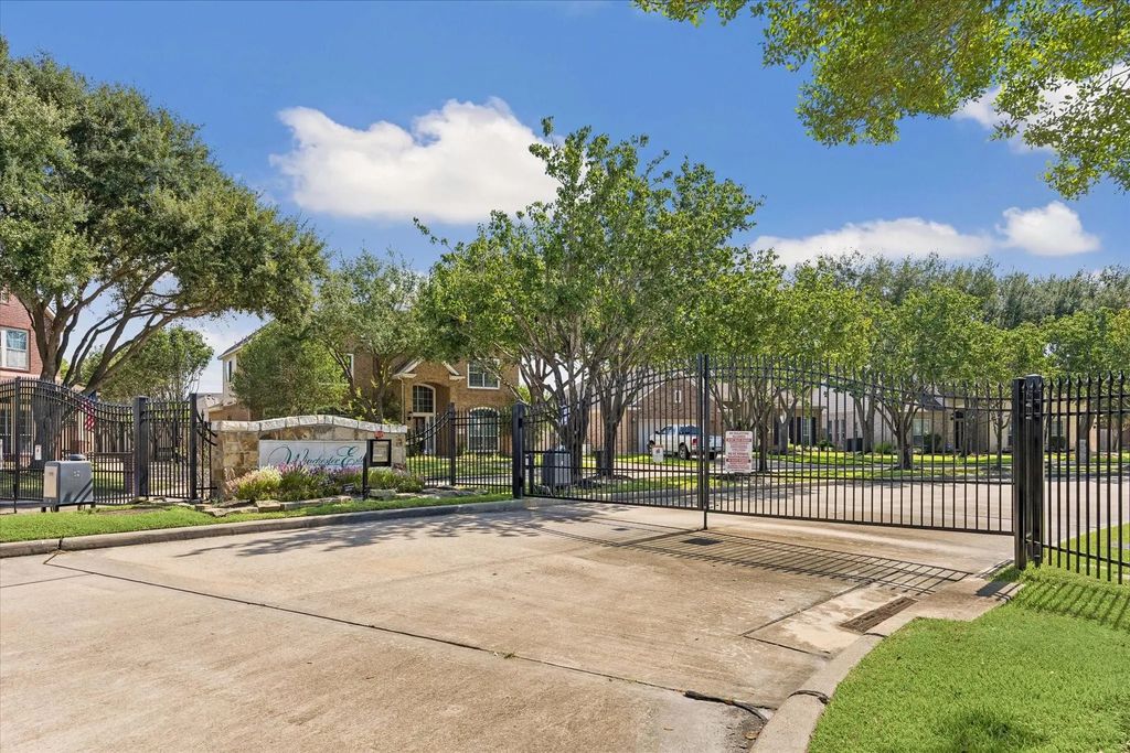 10743 Karter Court, Houston