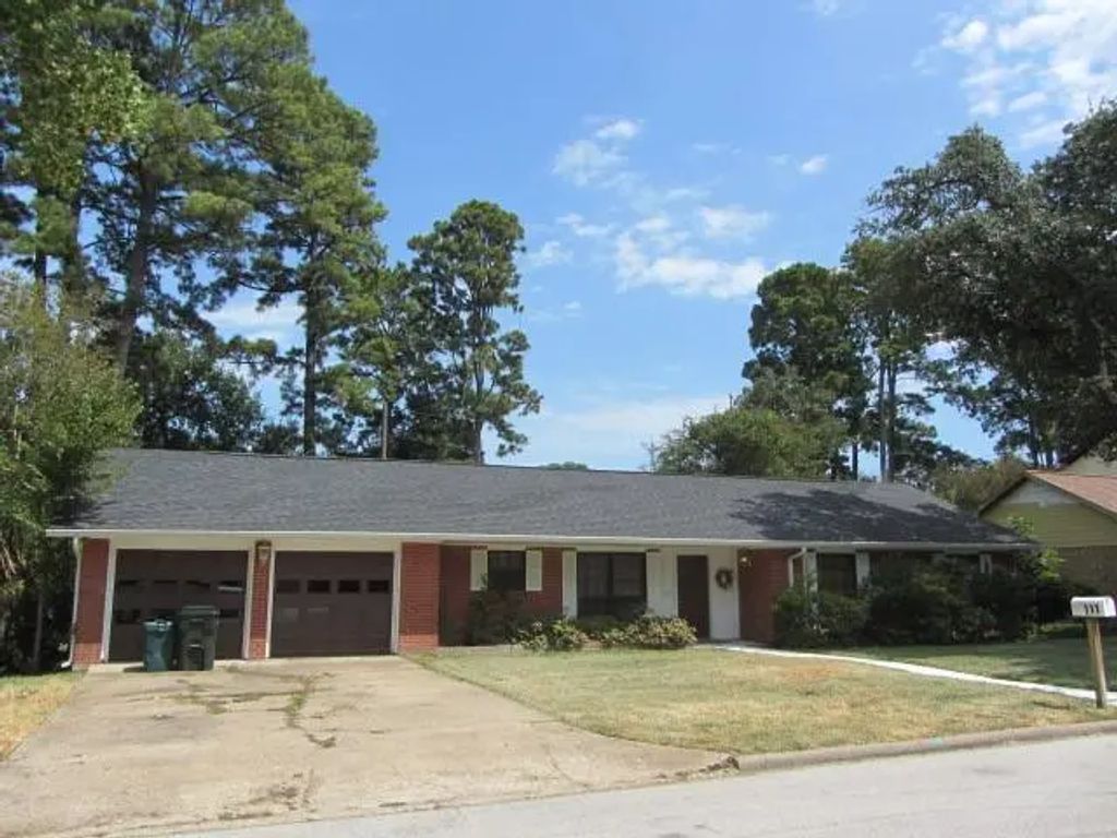 111 Elmwood Street, Huntsville