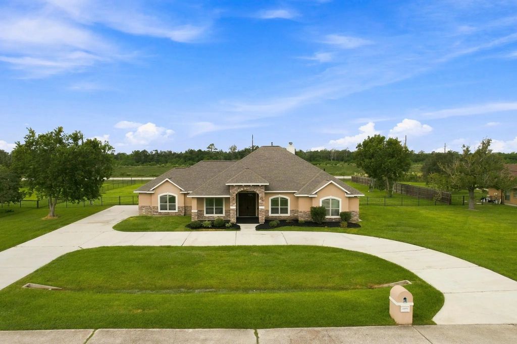 8999 Water Point Drive, Beach City