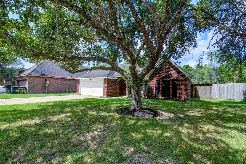 1145 Westglen Drive, Alvin