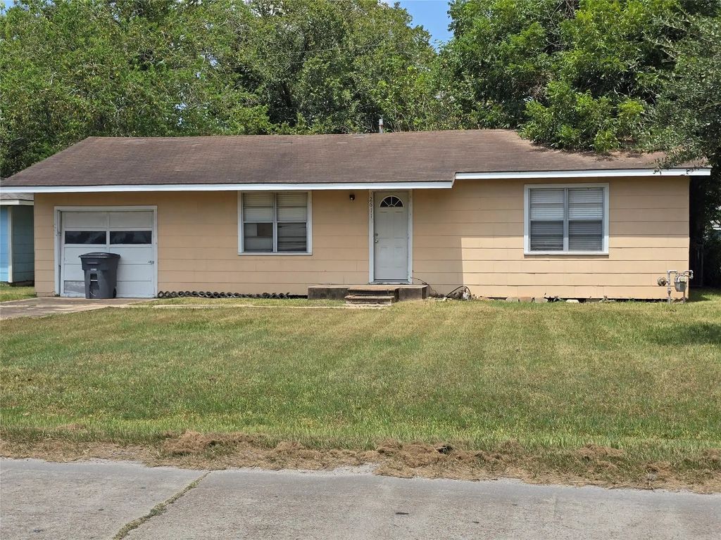 2611 1st St, Bay City
