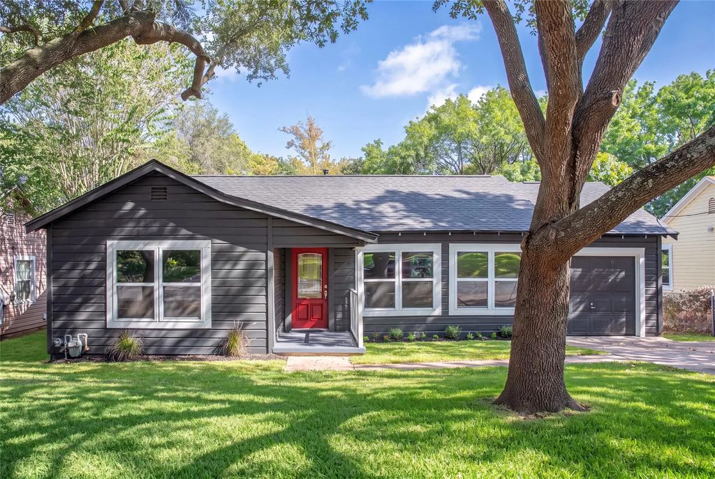 805 E Tom Green Street, Brenham
