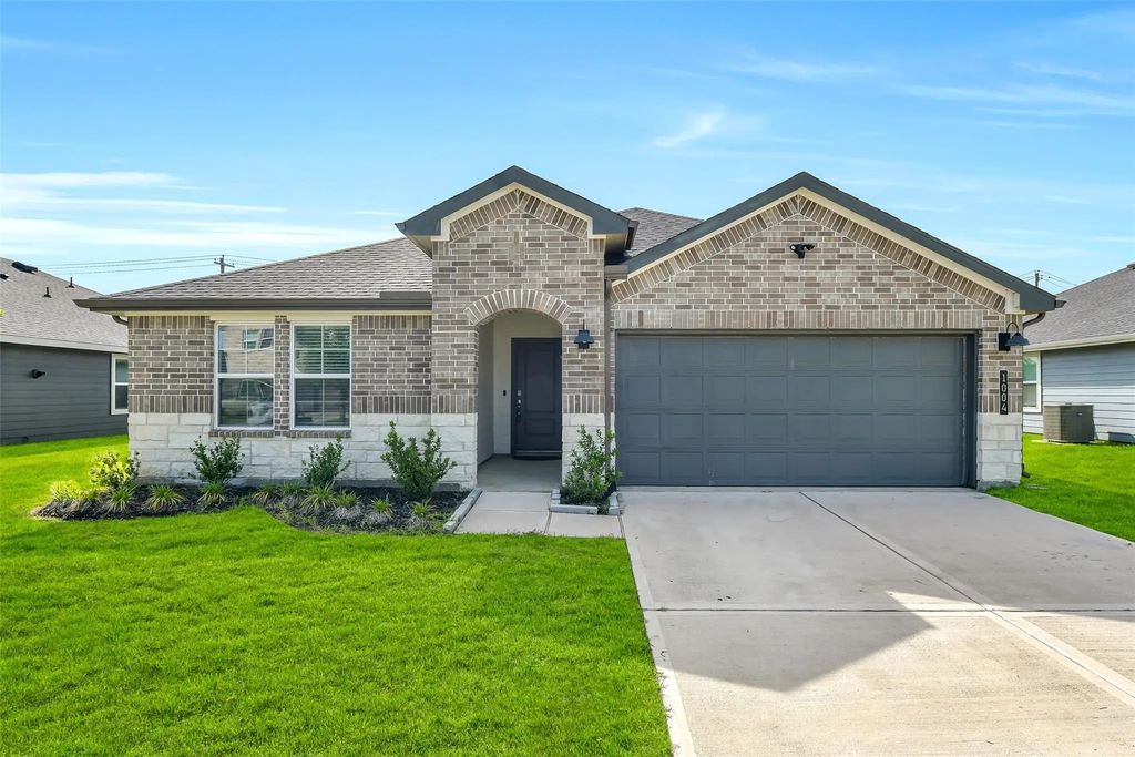 1004 Great Barracuda Lane, Alvin