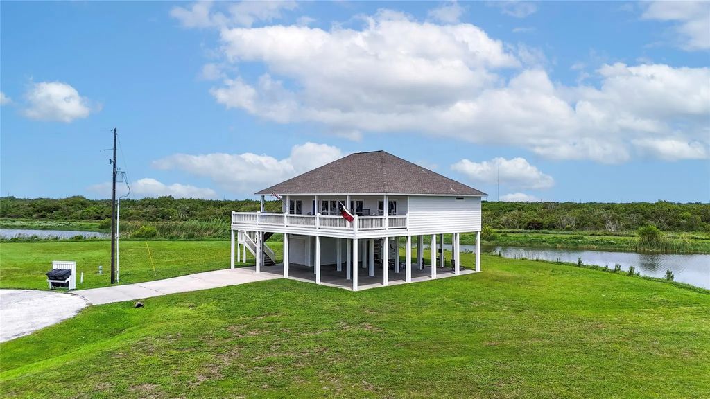 708 Cameron Circle, Crystal Beach