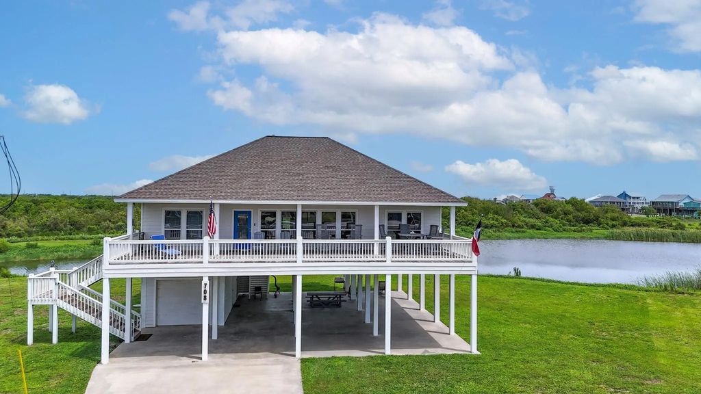 708 Cameron Circle, Crystal Beach