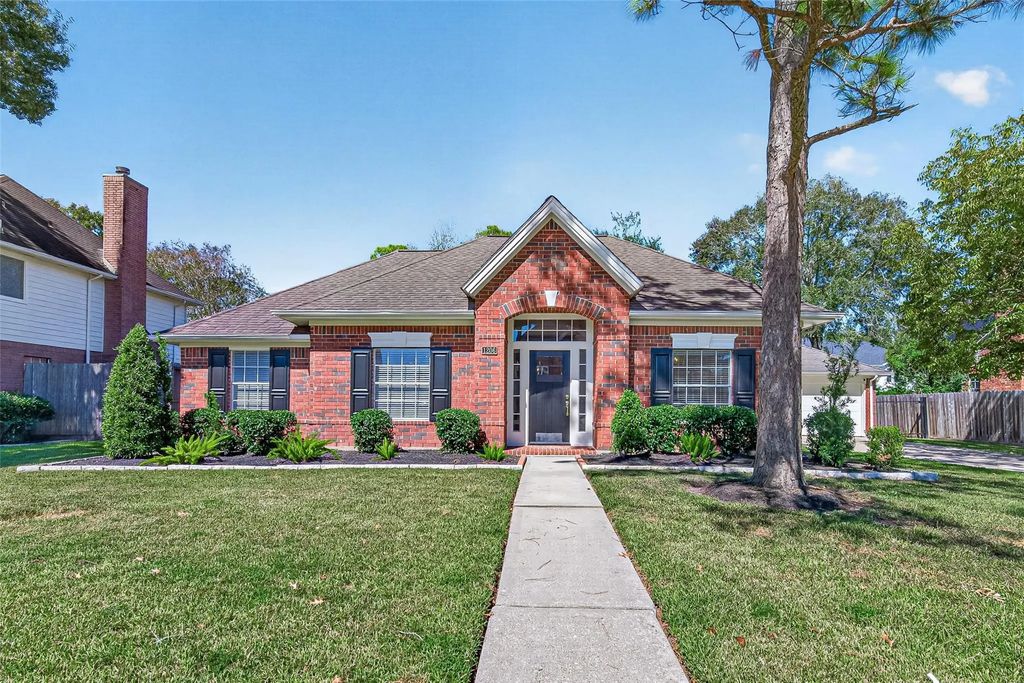 1206 Buttonwood Drive, Friendswood