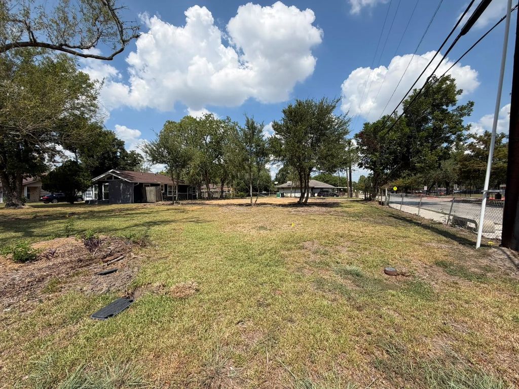 5875 Reed Road, Houston