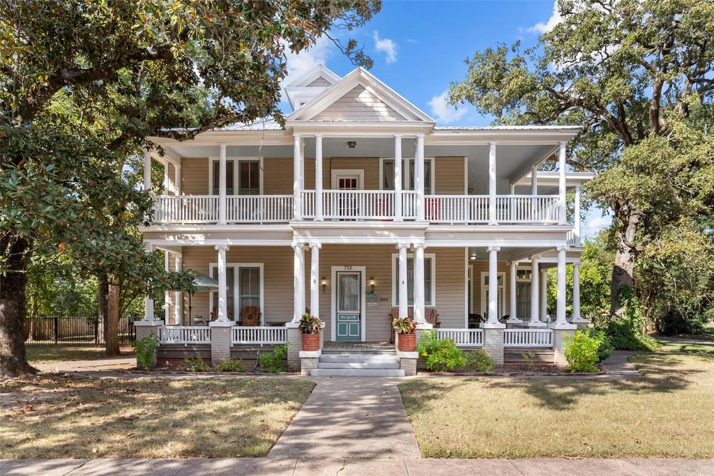 712 Lamar Avenue, Crockett