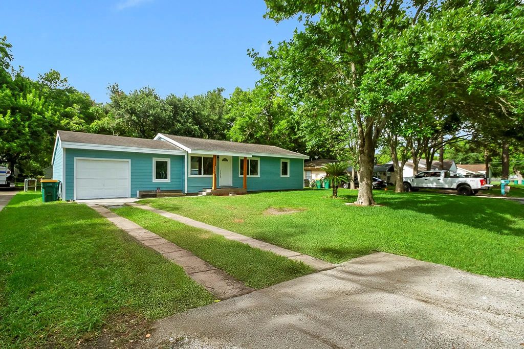 2508 N Houston Drive, La Marque
