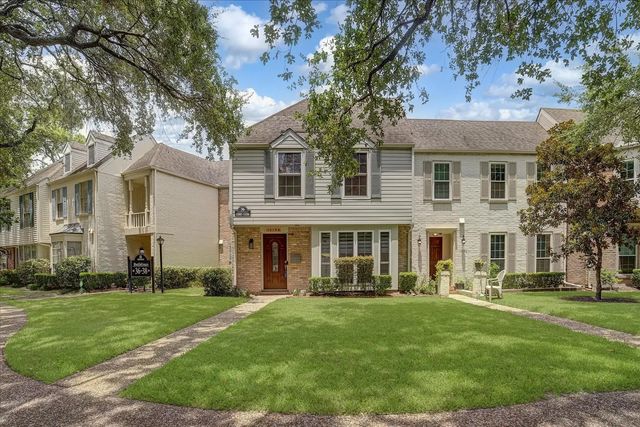 13198 Trail Hollow Drive 3198, Houston
