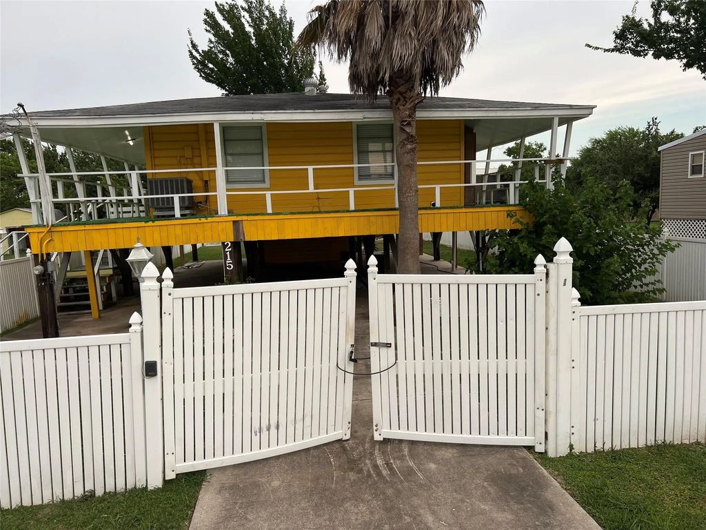 215 13th Street, San Leon