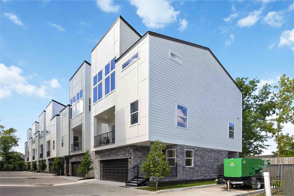 322 Walthall Drive A, Houston