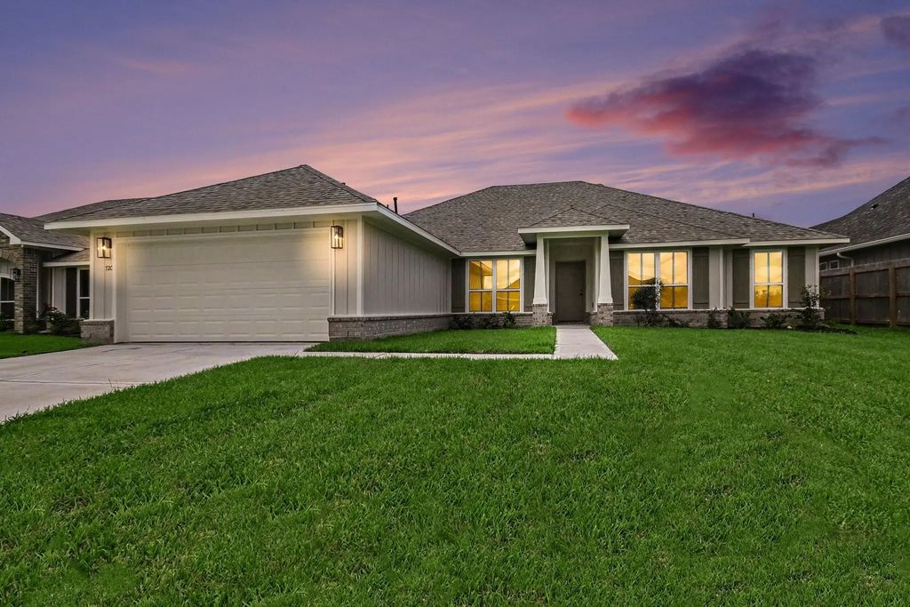 720 Greystone Lane, Angleton