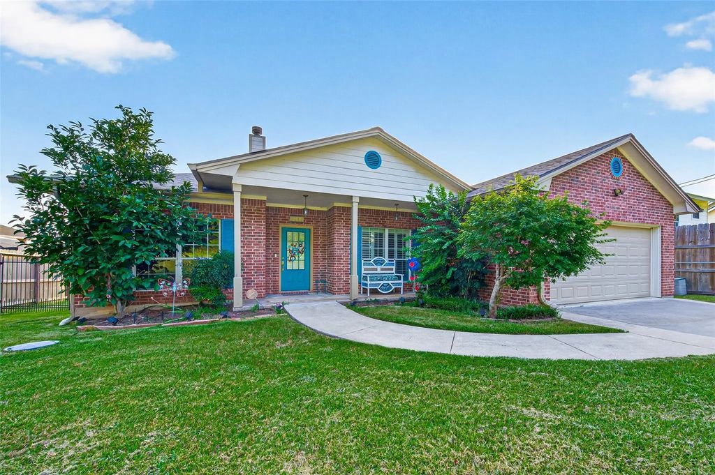 200 Little Dove, Livingston
