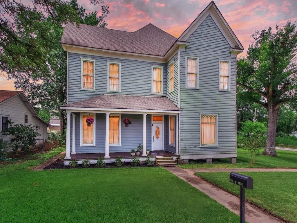 509 E Luhn Street, Bellville