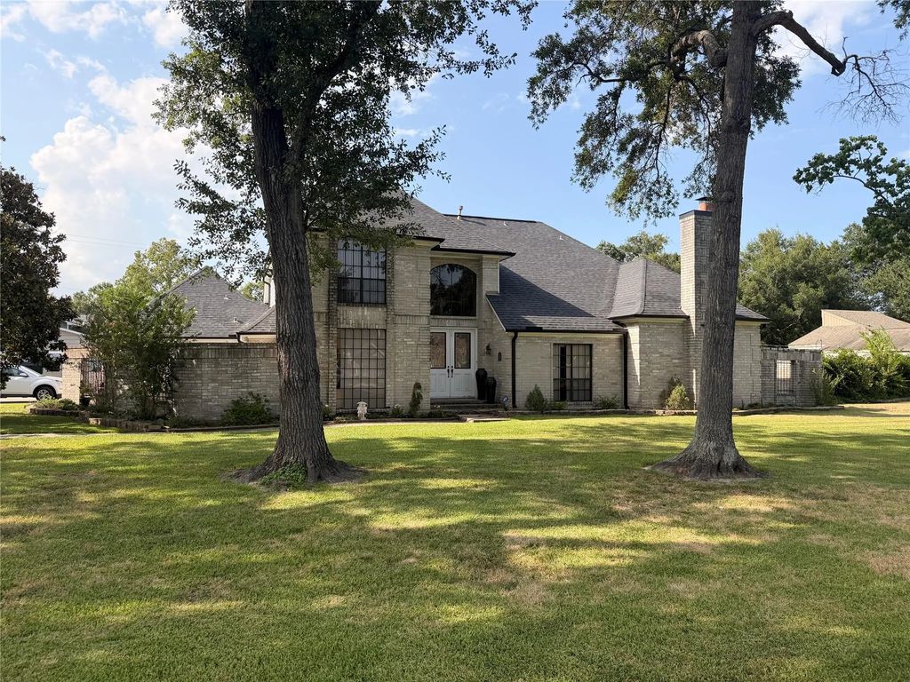 222 Pin Oak Drive, Baytown