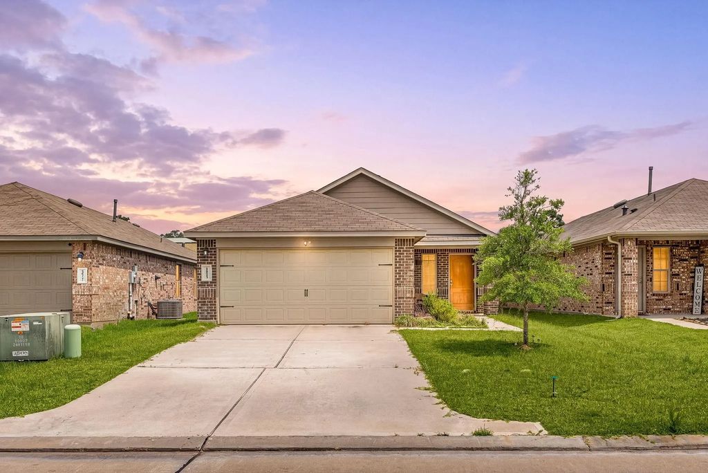 16801 Lonely Pines Drive, Conroe