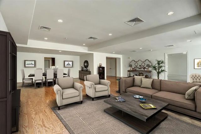 914 Main Street 1402, Houston