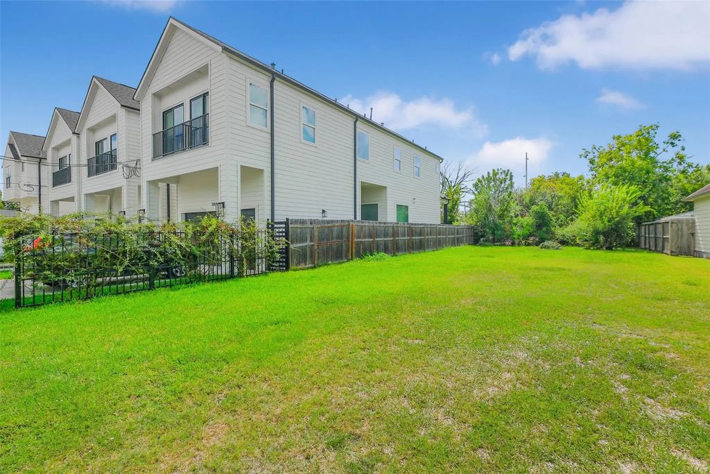 E 38th Street, Houston