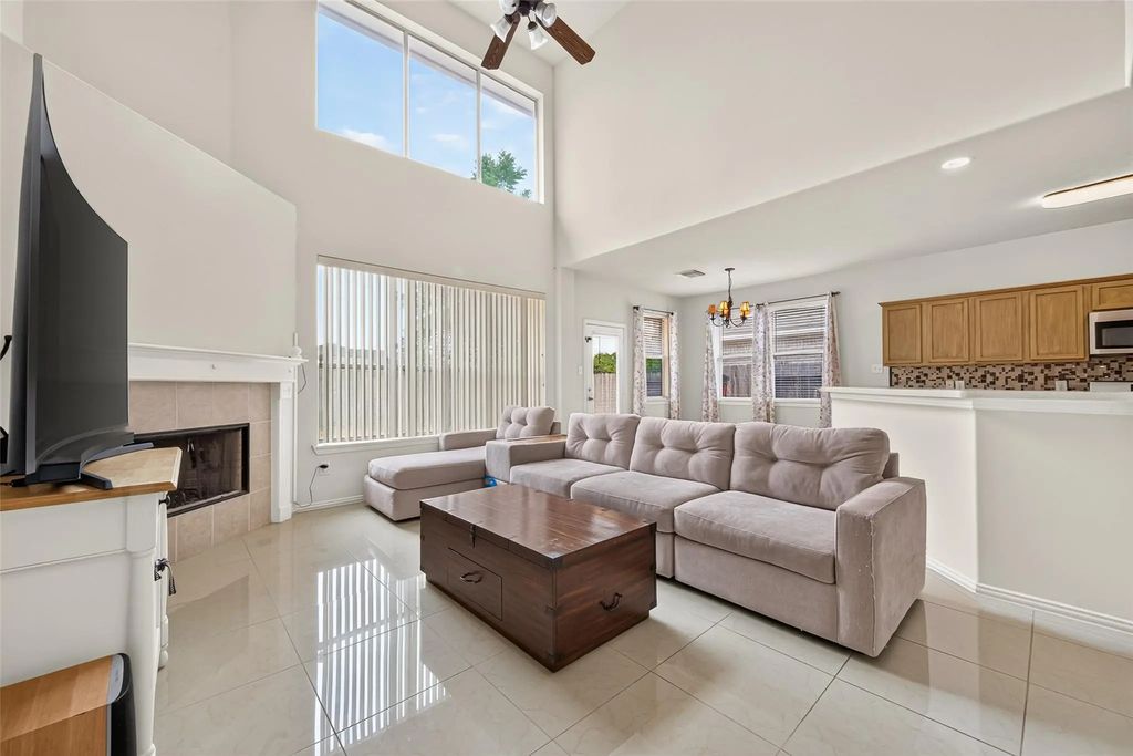 911 Merlin Roost, Katy
