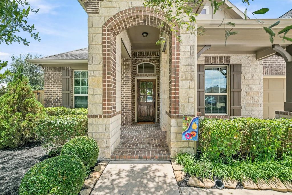 2126 Cinnamon Teal Circle, Brookshire