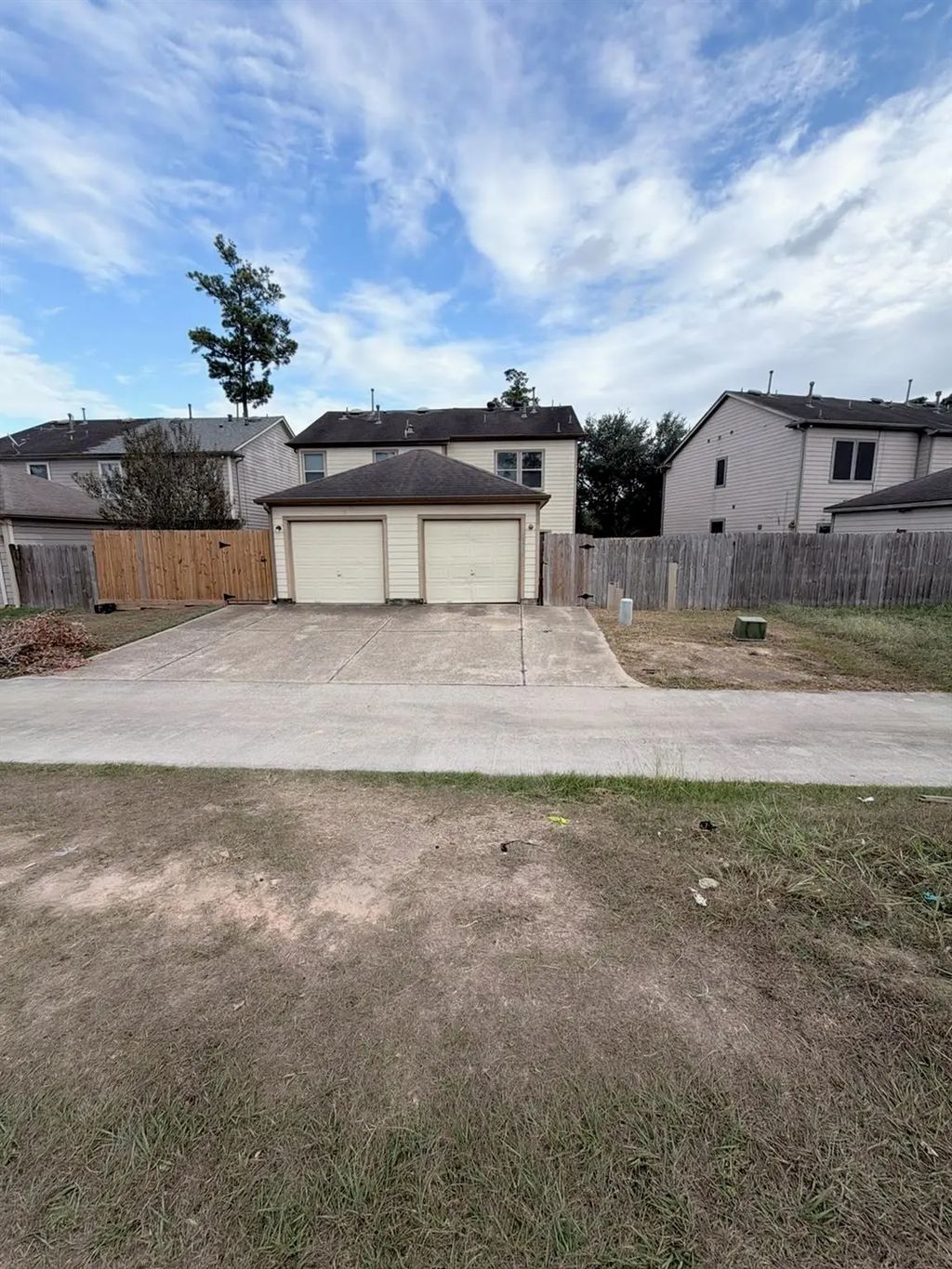 2211 Walnut Fair Lane, Spring
