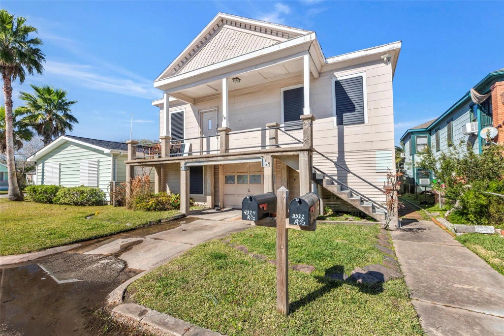 4322 Avenue R 1/2, Galveston
