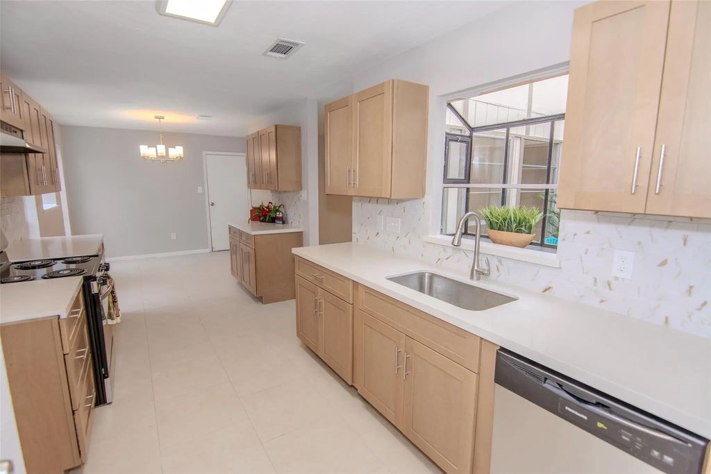 6703 Stonewater, Houston