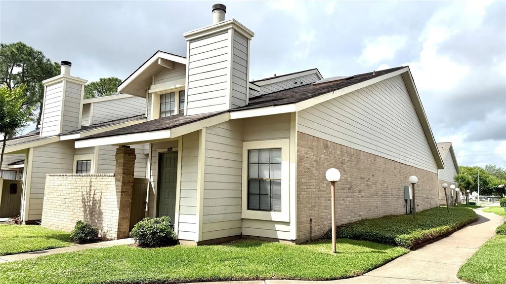 11889 Bobwhite Drive 834, Houston