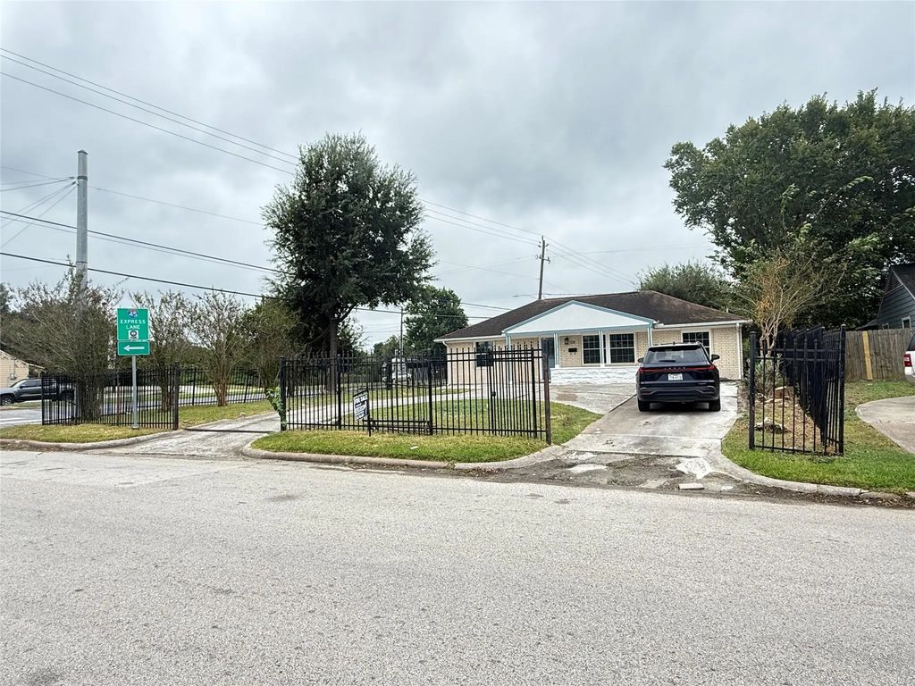 7562 Thurow Street, Houston