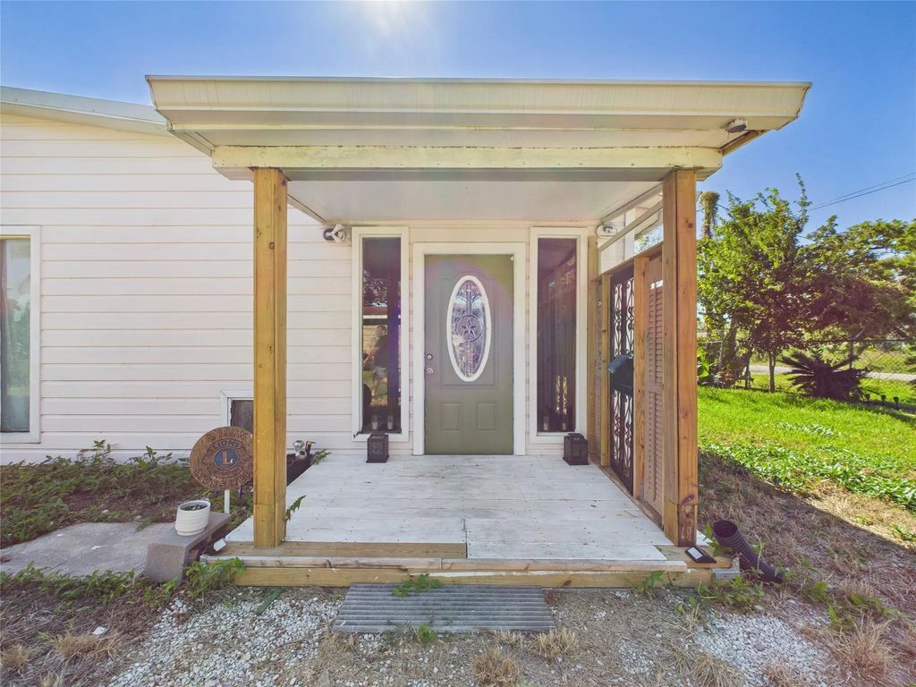 713 6th Street, San Leon