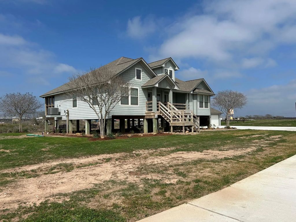818 County Road 792, Freeport