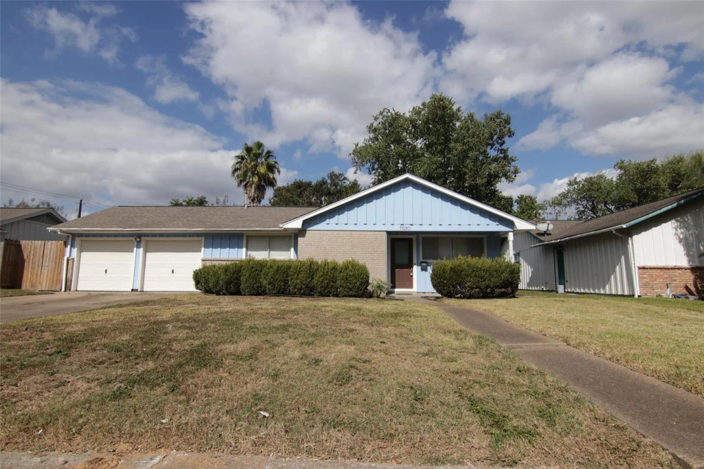 7030 Sharpview Drive, Houston