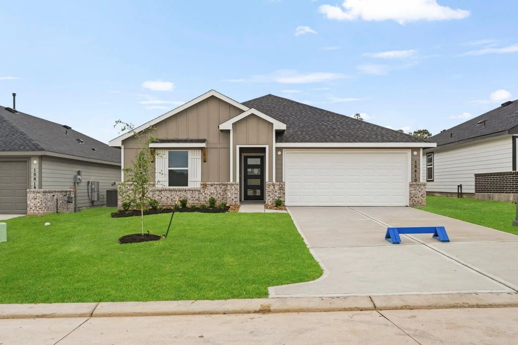 15810 Narrow Leaf Lane, Montgomery