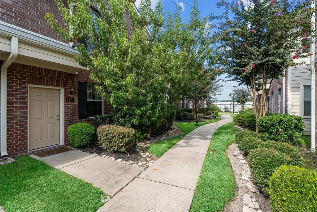 2131 Kemah Village Drive, Kemah