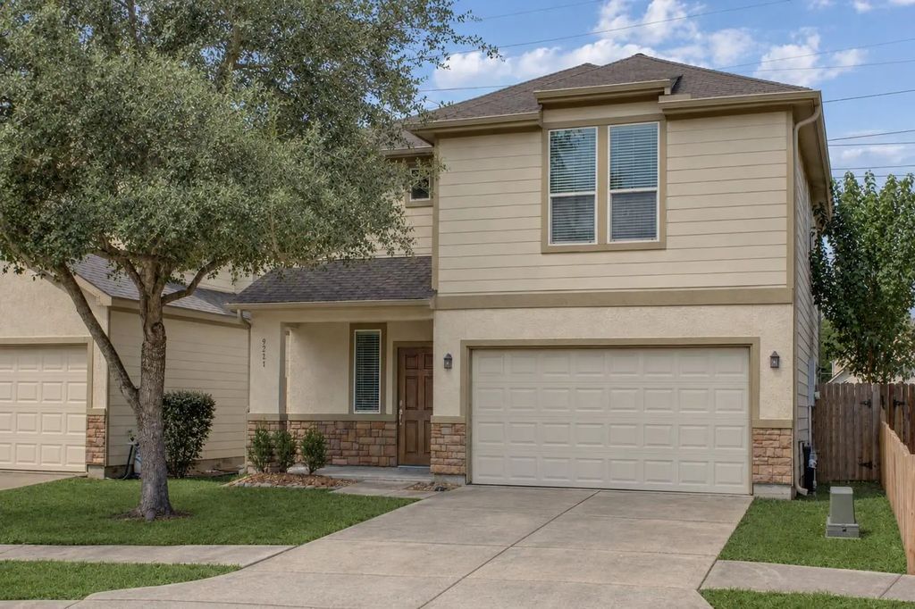 9206 Drewberry Street, Houston